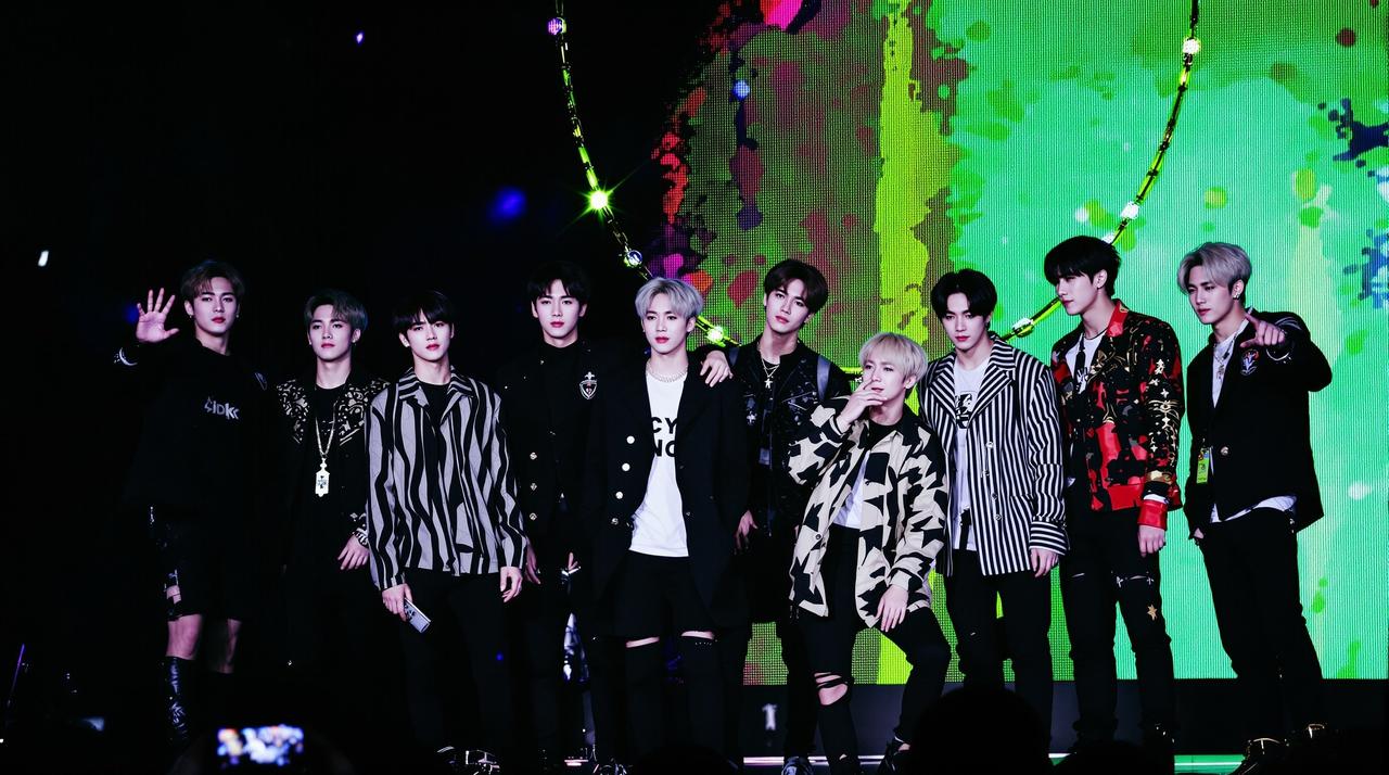 某男团成员疑似出柜？与同性好友互动引发网友热议